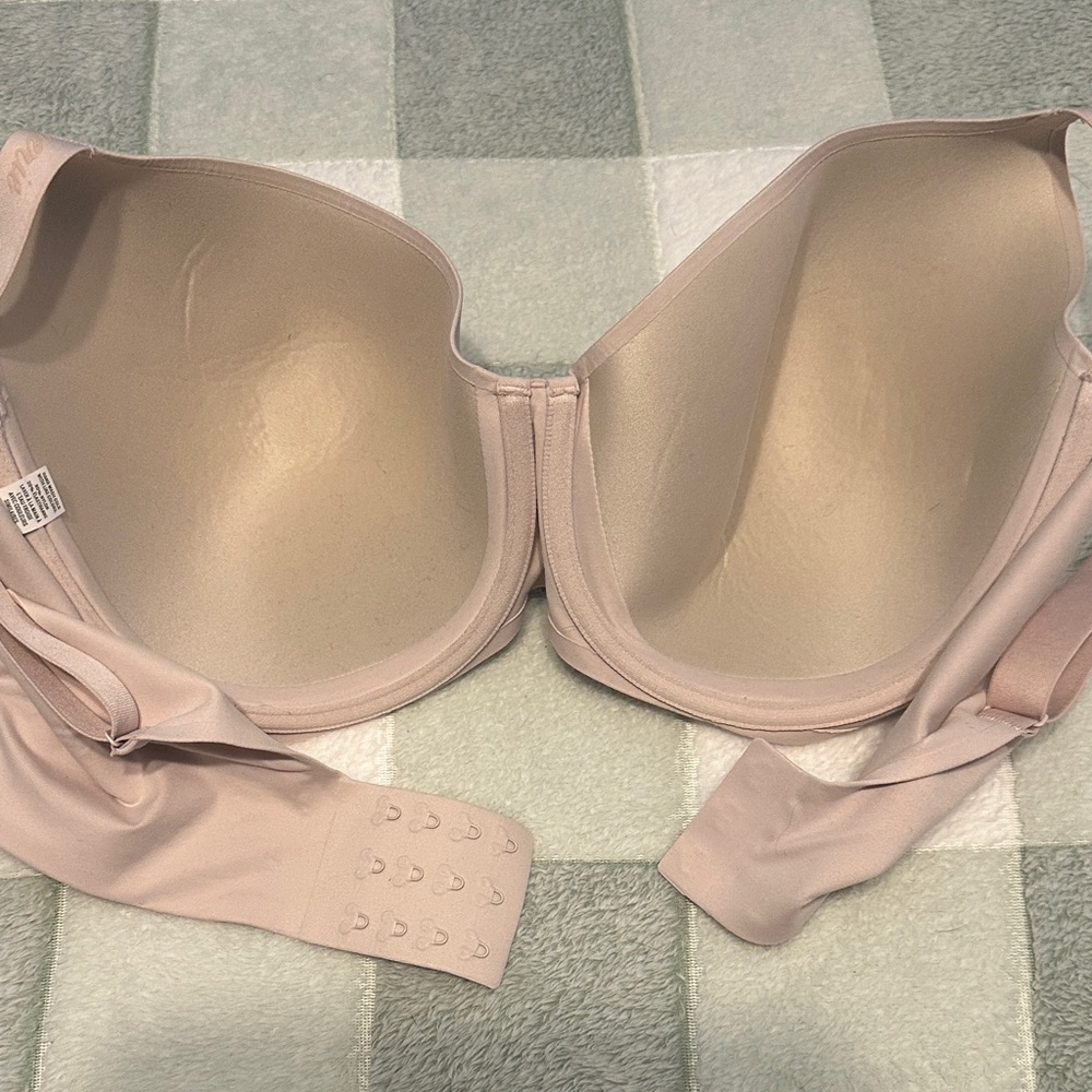 Women’s wired Nude Bra - Picture 3 of 3